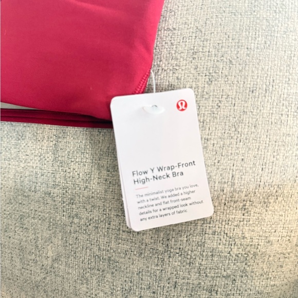 NWT Lululemon Flow Y Nulu Raspberry Bra Size 8 - Picture 3 of 5